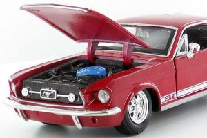 Maisto 1:24 1967 Ford Mustang GT 31260 - červená barva