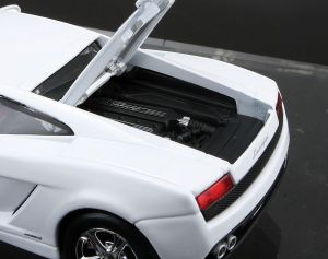 Maisto 1:24 Kit Lamborghini Gallardo LP 560-4 - model ke skládání - bílá barva