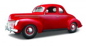 Maisto 1:18 1939 Ford DeLuxe Coupe - červená barva