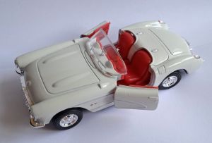 Welly - auto Old Timer - Chevrolet Corvette 1957 cabrio - bílá barva