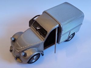 auto Welly -  Citroen  2CV  Fourgonnette - šedá  barva 