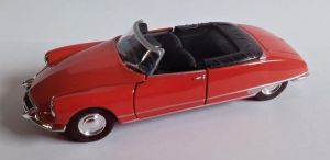 Welly - auto Old Timer  -  Citroën DS 19 cabriolet  - červená  barva
