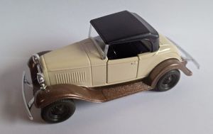 Welly - auto Old Timer  -  Ford Roadster 1932  soft top   - bežovo-hnědá  barva
