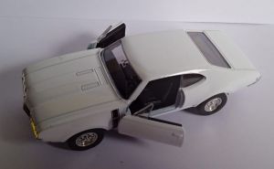 Welly - auto Old Timer - Oldsmobile 442 ( 1968 ) - bílá barva