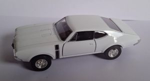 auto Welly -  Oldsmobile 442 ( 1968 ) - bílá barva