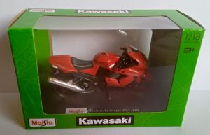 Maisto motorka na stojánku se zn. KAWASAKI - Kawasaki Ninja ZX-14R 1:18 červená