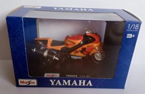 Maisto motorka na stojánku se zn. YAMAHA - Yamaha YZF-R7 1:18 oranžová