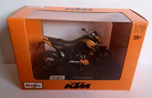 Maisto motorka na stojánku se zn.KTM - KTM 690 Duke3 1:18 černo oranžová